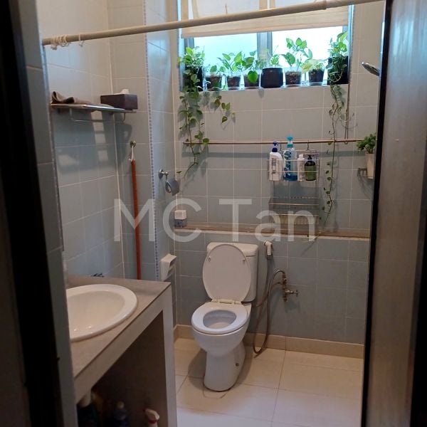 Common Room (Condo) for Rent in  Uni Building - Image 4