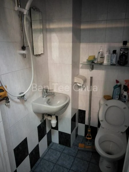 Master Room Terraced House (Landed) for Rent in  Lorong 36 Geylang - Image 3