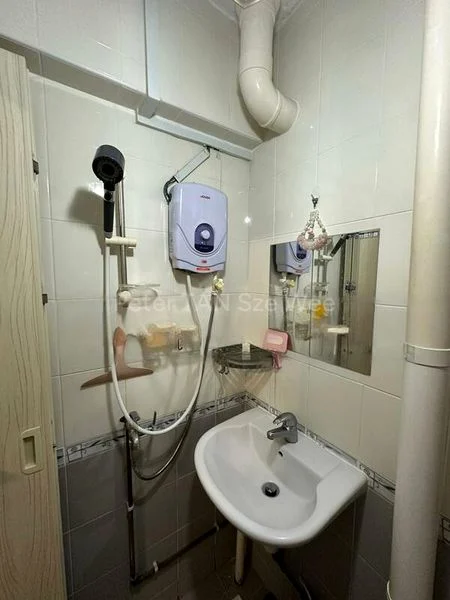 Room (HDB) for Rent in  218 Ang Mo Kio Avenue 1 - Image 2