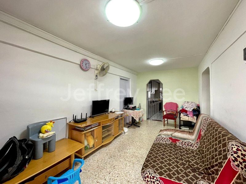 Common Room (HDB) for Rent in  182 Ang Mo Kio Avenue 5 - Image 1
