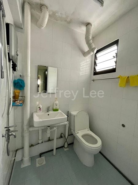 Common Room (HDB) for Rent in  182 Ang Mo Kio Avenue 5 - Image 6