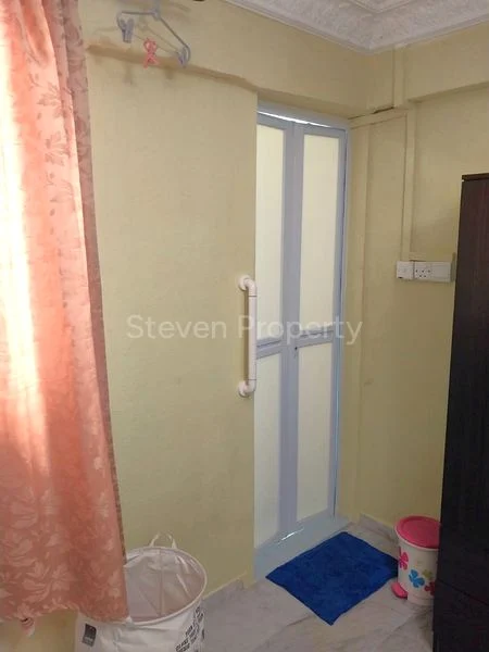 Master Room (HDB) for Rent in  135 Bukit Batok West Avenue 6 - Image 2
