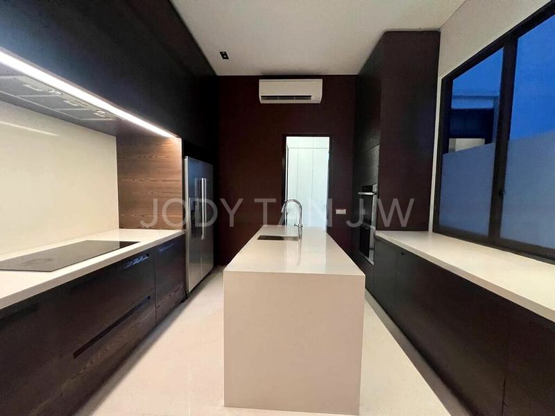 6 Bed Condo for Sale in  Beverly Hill - Image 4