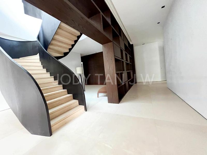 6 Bed Condo for Sale in  Beverly Hill - Image 8