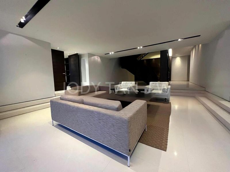 6 Bed Condo for Sale in  Beverly Hill - Image 9