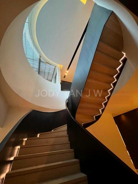 6 Bed Condo for Sale in  Beverly Hill - Image 17