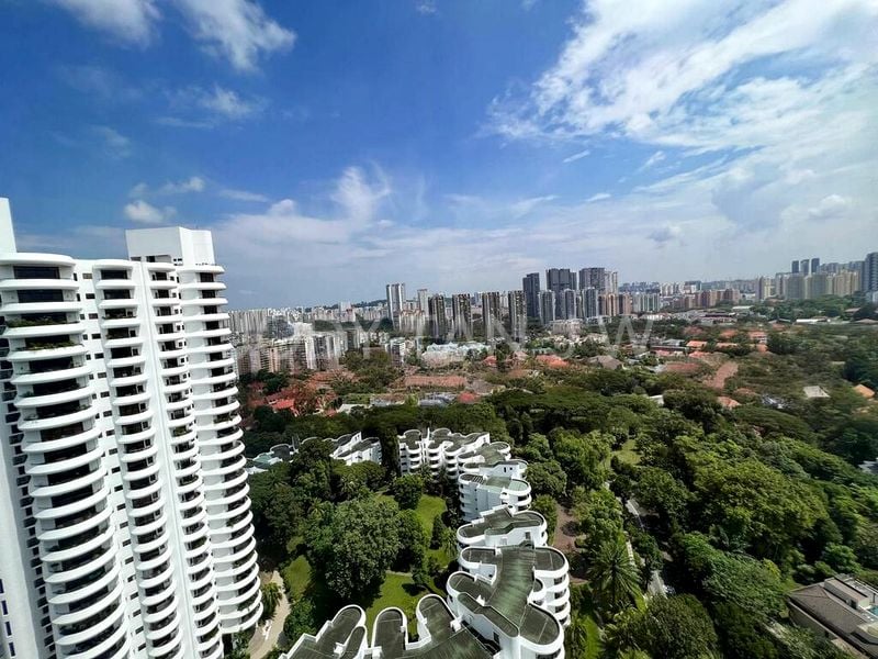 6 Bed Condo for Sale in  Beverly Hill - Image 2