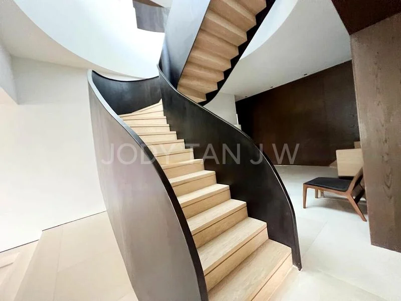6 Bed Condo for Sale in  Beverly Hill - Image 5