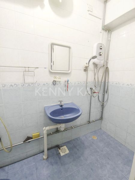 Common Room (HDB) for Rent in  588A Montreal Drive - Image 3