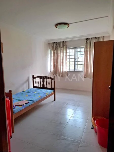 Common Room (HDB) for Rent in  233 Tampines Street 21 - Image 1