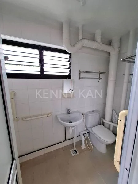 Common Room (HDB) for Rent in  233 Tampines Street 21 - Image 3