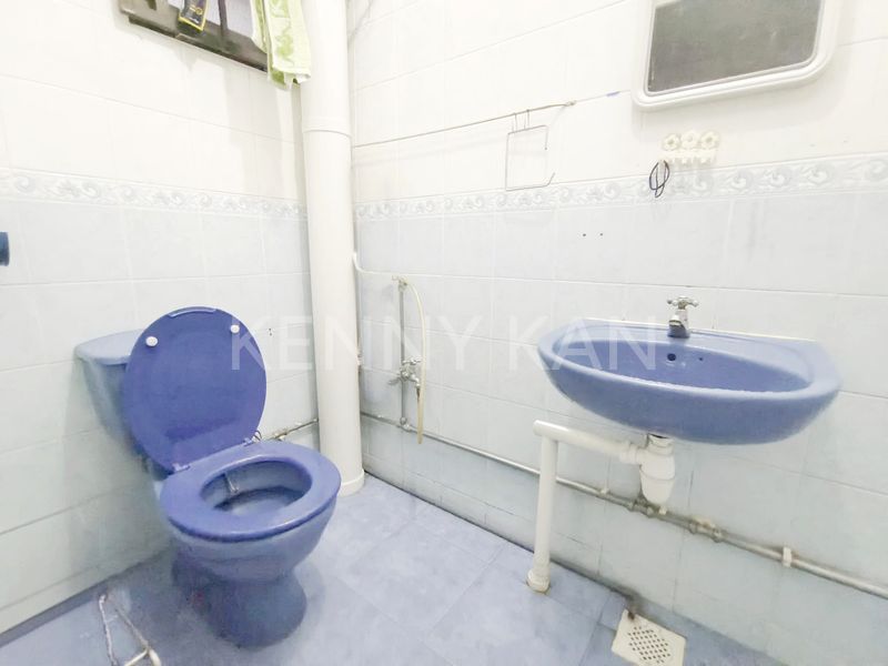 Common Room (HDB) for Rent in  588A Montreal Drive - Image 4