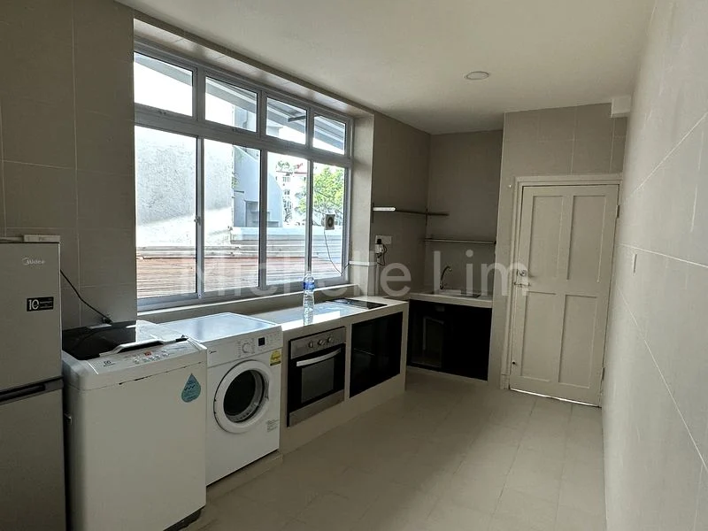 3 Bed Walk-up Apartment (Condo) for Rent in  Moh Guan Terrace - Image 2