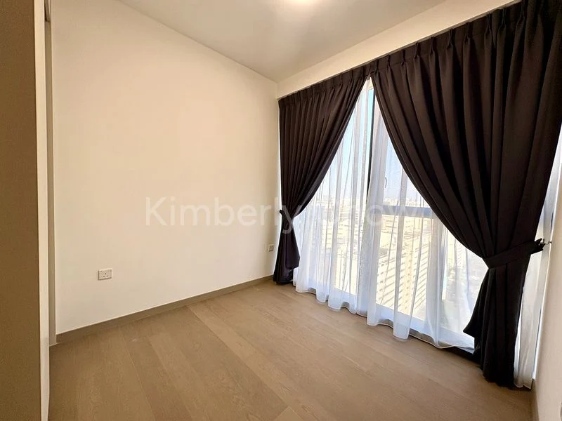 3 Bed Apartment (Condo) for Rent in  Penrose - Image 4