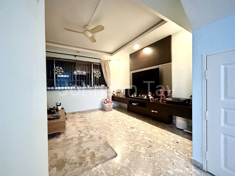 Maisonette HDB for Sale in  429 Hougang Avenue 6 - Image 2