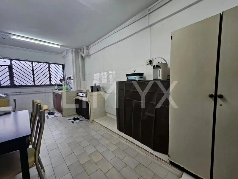 3 Room (3NG) HDB for Sale in  138 Bukit Batok West Avenue 6 - Image 11
