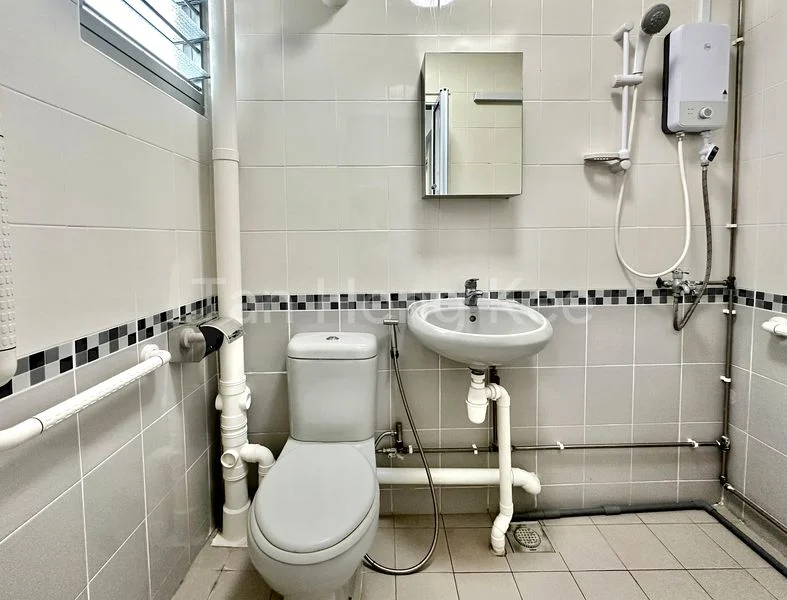4 Room (4A) HDB for Sale in  58 Chai Chee Drive - Image 4