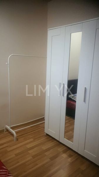 Common Room (HDB) for Rent in  10 Gloucester Road - Image 1