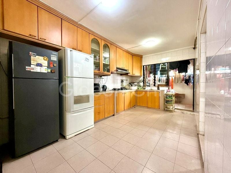 Executive HDB for Sale in  960 Hougang Avenue 9 - Image 7