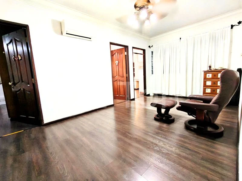 Executive HDB for Sale in  906 Jurong West Street 91 - Image 4