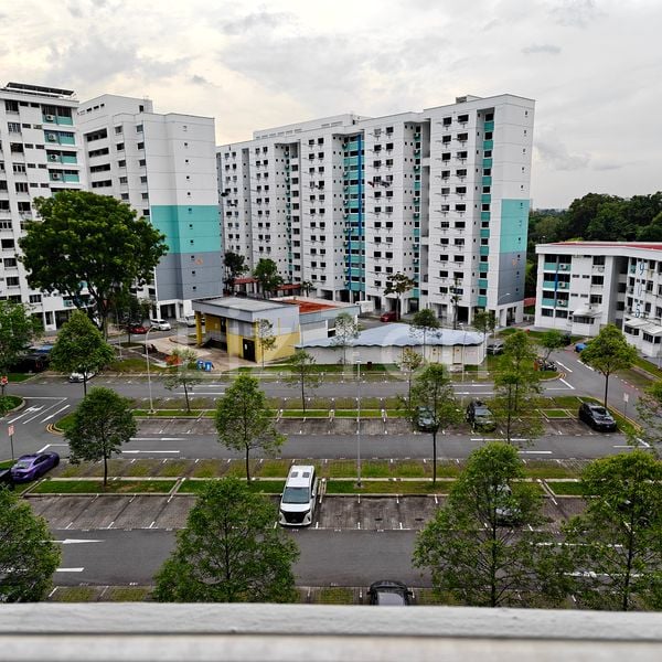 Executive HDB for Sale in  906 Jurong West Street 91 - Image 1