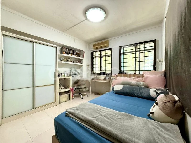 Executive HDB for Sale in  960 Hougang Avenue 9 - Image 4