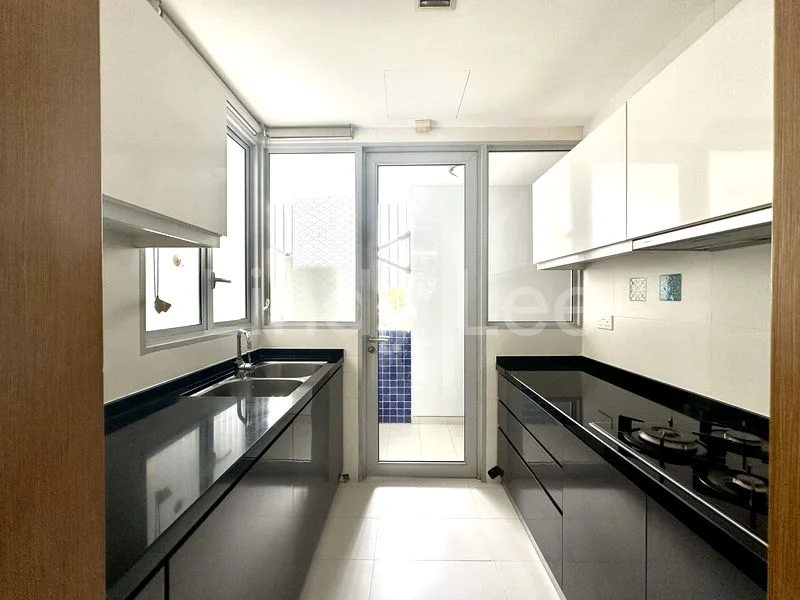 5 Bed Condo for Rent in  Aalto - Image 6