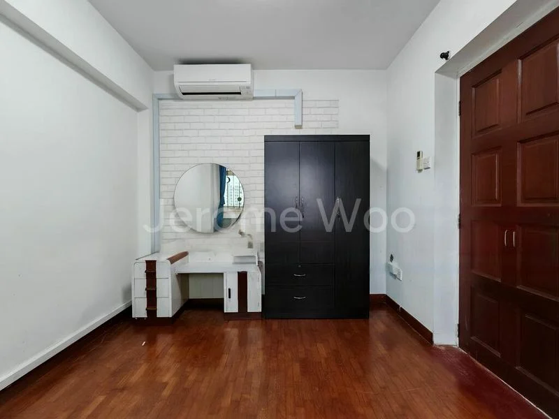 Premium HDB for Sale in  132 Edgedale Plains - Image 5
