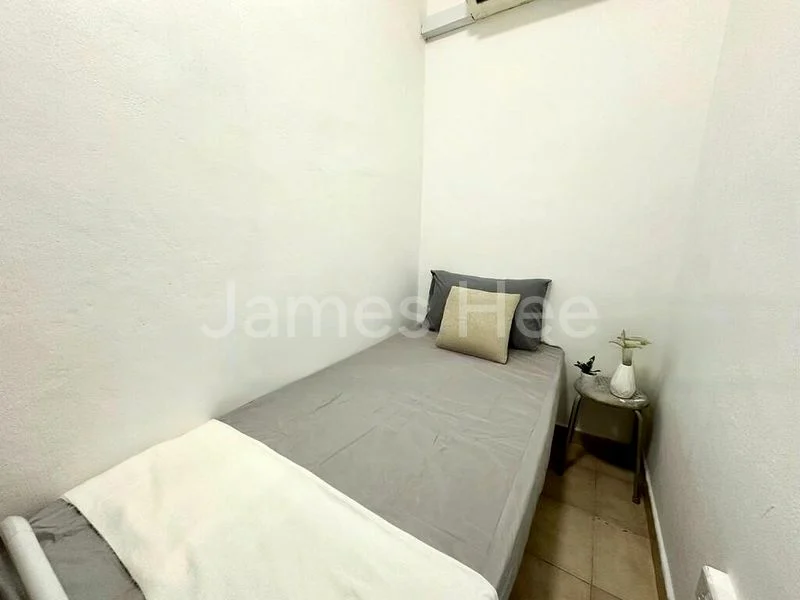 Common Room (Condo) for Rent in  Sai Ho Building - Image 4