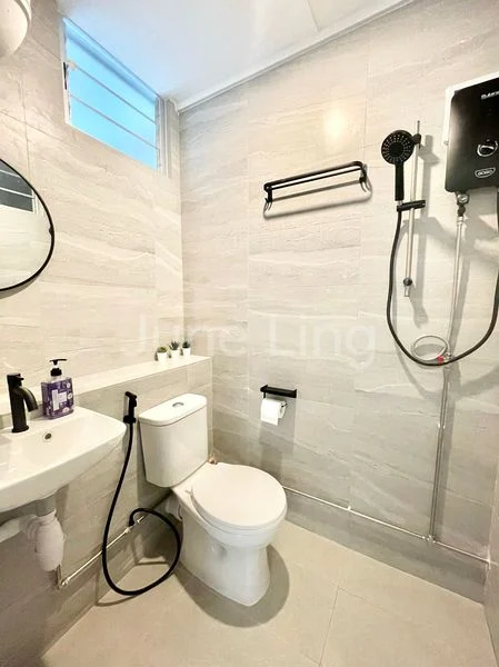 6 Bed Apartment (Condo) for Sale in  People's Park Complex - Image 10