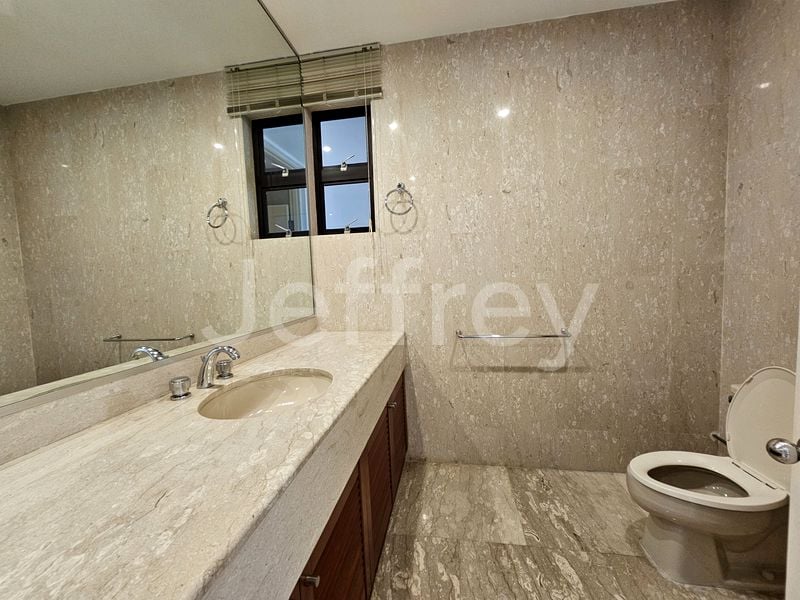 2+1 Bed Condo for Rent in  The Colonnade - Image 2