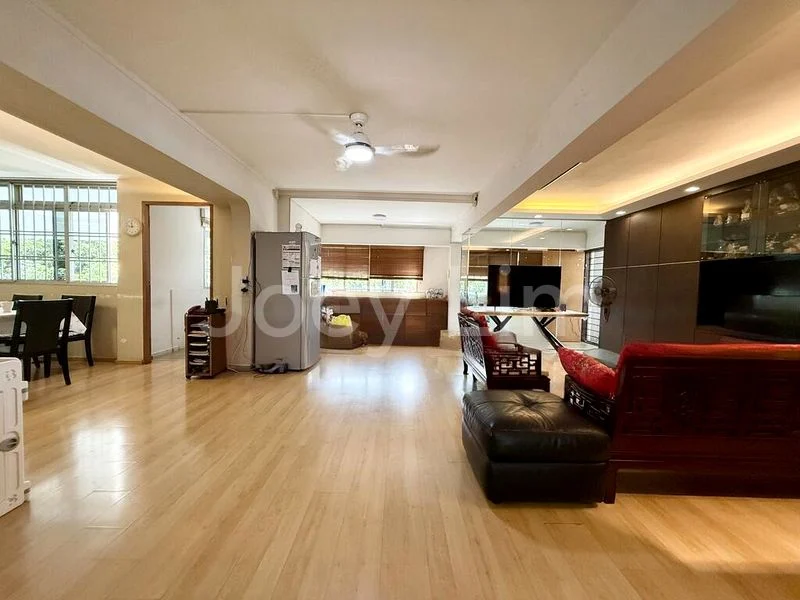 Jumbo HDB for Sale in  460 Tampines Street 42 - Image 8