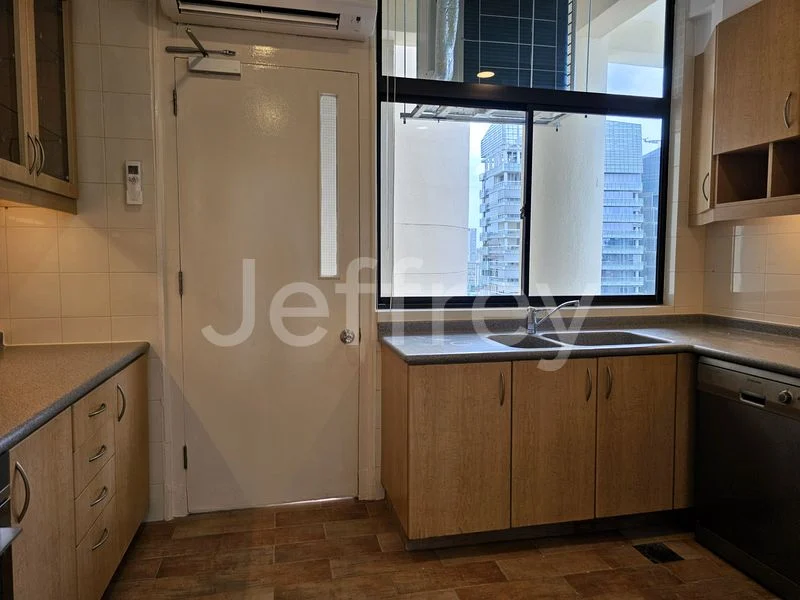 2+1 Bed Condo for Rent in  The Colonnade - Image 6