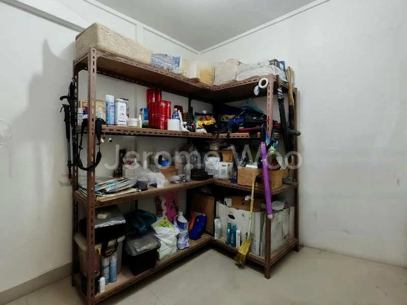 Maisonette HDB for Sale in  327 Jurong East Street 31 - Image 1
