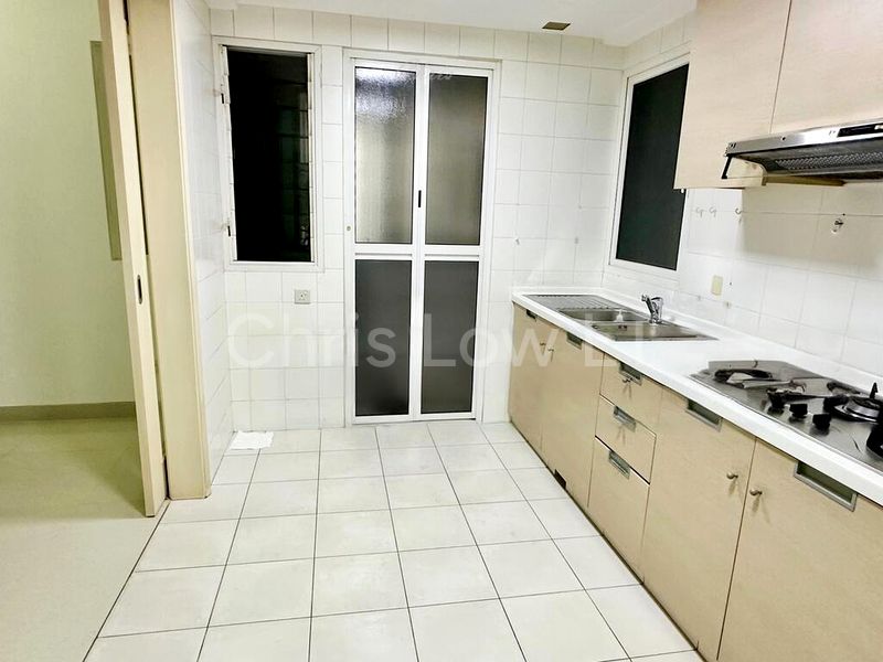 3 Bed Condo for Rent in  Nuovo - Image 8