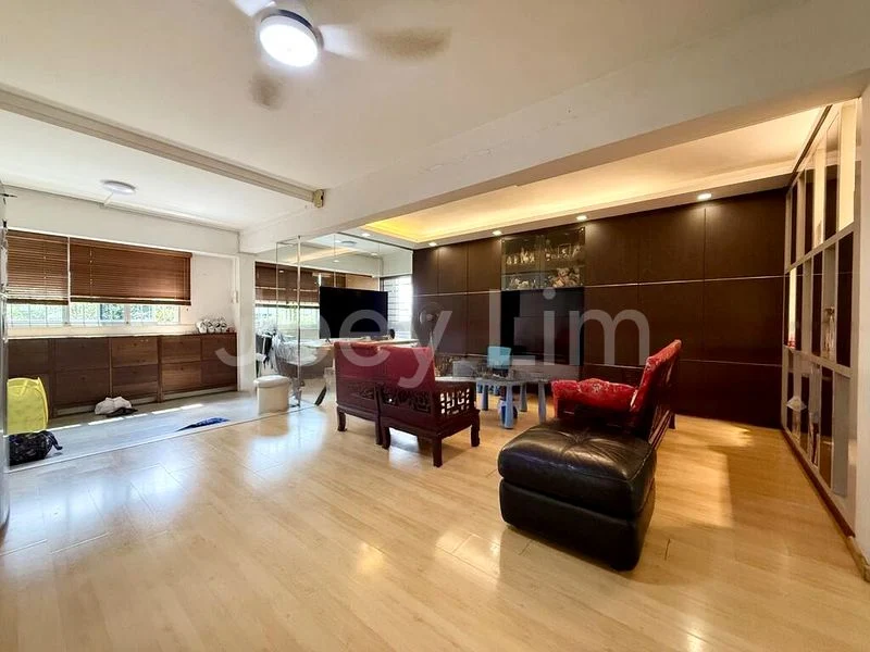 Jumbo HDB for Sale in  460 Tampines Street 42 - Image 5