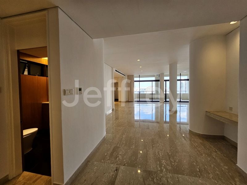 3+1 Bed Condo for Rent in  The Colonnade - Image 2