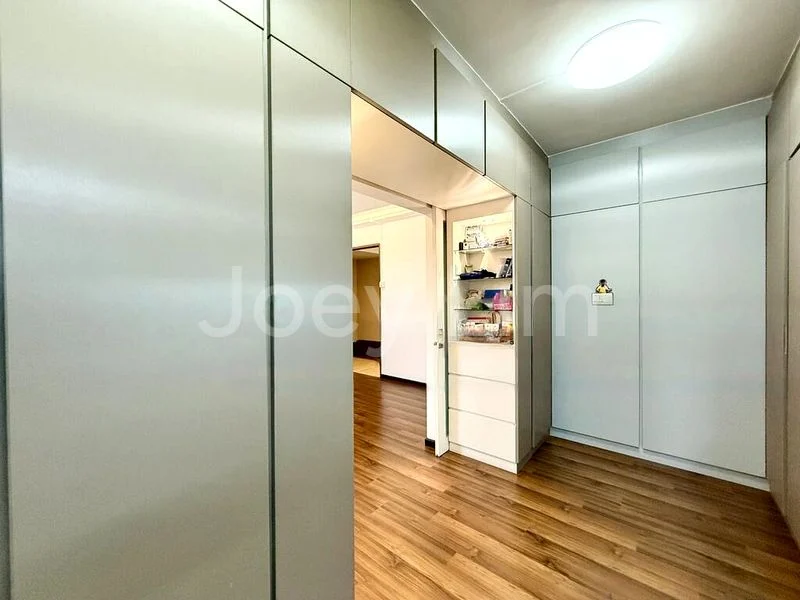 Jumbo HDB for Sale in  460 Tampines Street 42 - Image 2