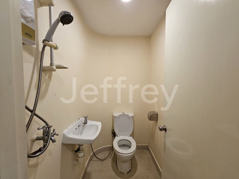 3+1 Bed Condo for Rent in  The Colonnade - Image 31