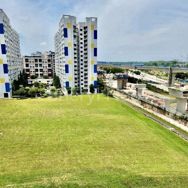 Maisonette HDB for Sale in  407 Jurong West Street 42 - Image 9