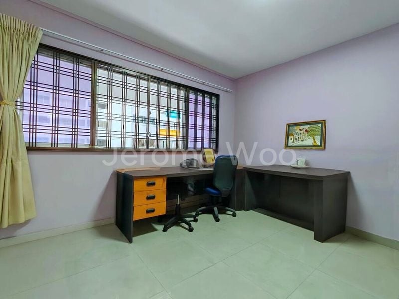 Maisonette HDB for Sale in  327 Jurong East Street 31 - Image 2