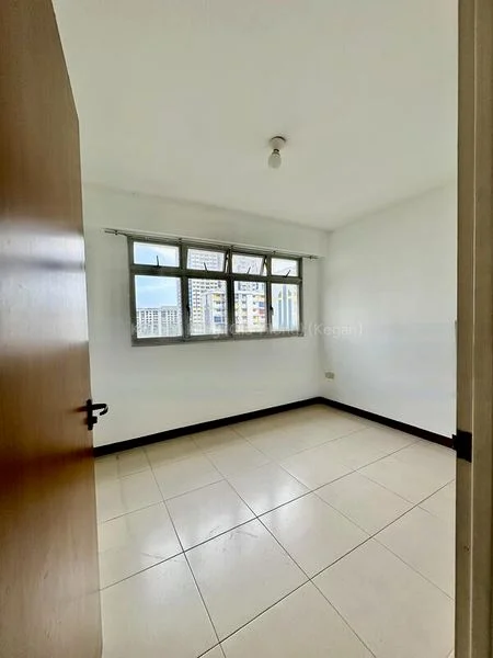 3 Room (3A) HDB for Sale in  20 Teban Gardens Road - Image 2