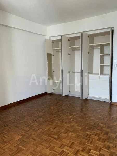 4 Bed Condo for Rent in  Beverly Hill - Image 4