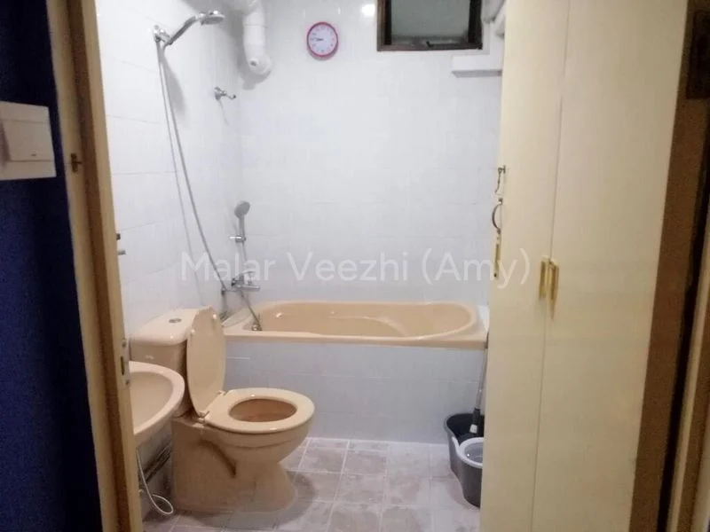 5 Room (5I) HDB for Rent in  290G Bukit Batok Street 24 - Image 9
