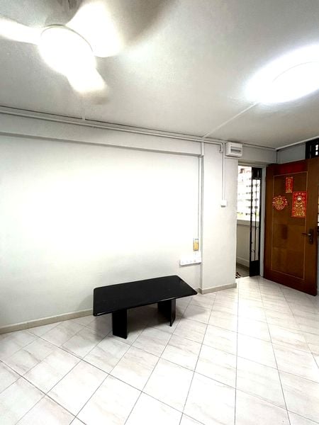 3 Room (3I) HDB for Rent in  619 Hougang Avenue 8 - Image 2
