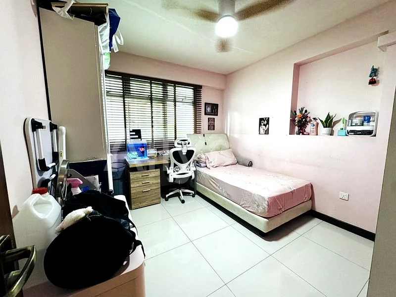 5 Room (5I) HDB for Sale in  416B Fernvale Link - Image 4