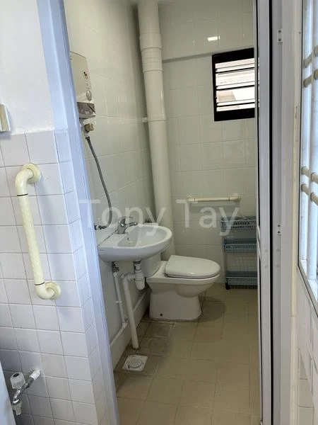 3 Room (3STD) HDB for Rent in  147 Serangoon North Avenue 1 - Image 4