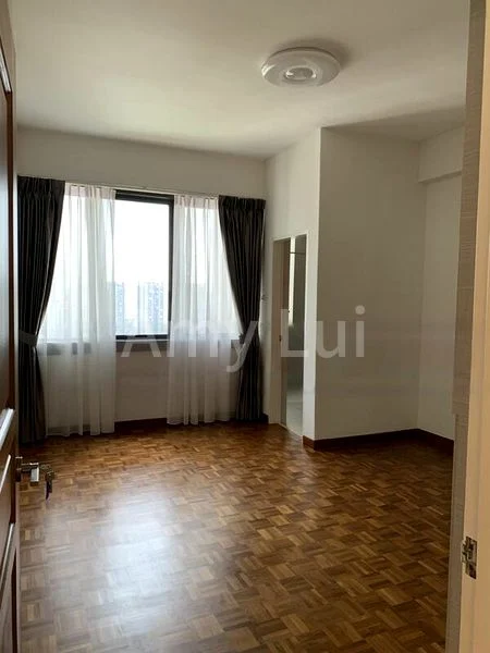 4 Bed Condo for Rent in  Beverly Hill - Image 5