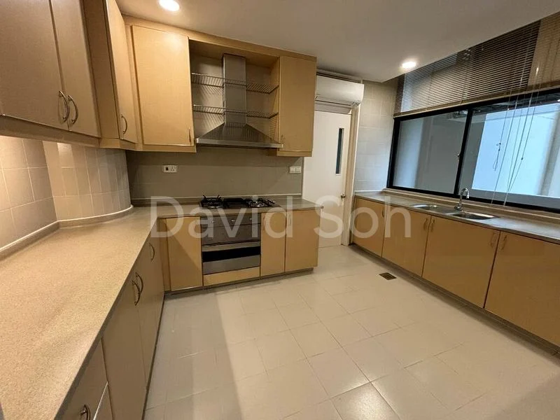3 Bed Condo for Rent in  The Colonnade - Image 4