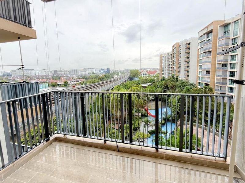 3 Bed Condo for Rent in  The Glades - Image 2
